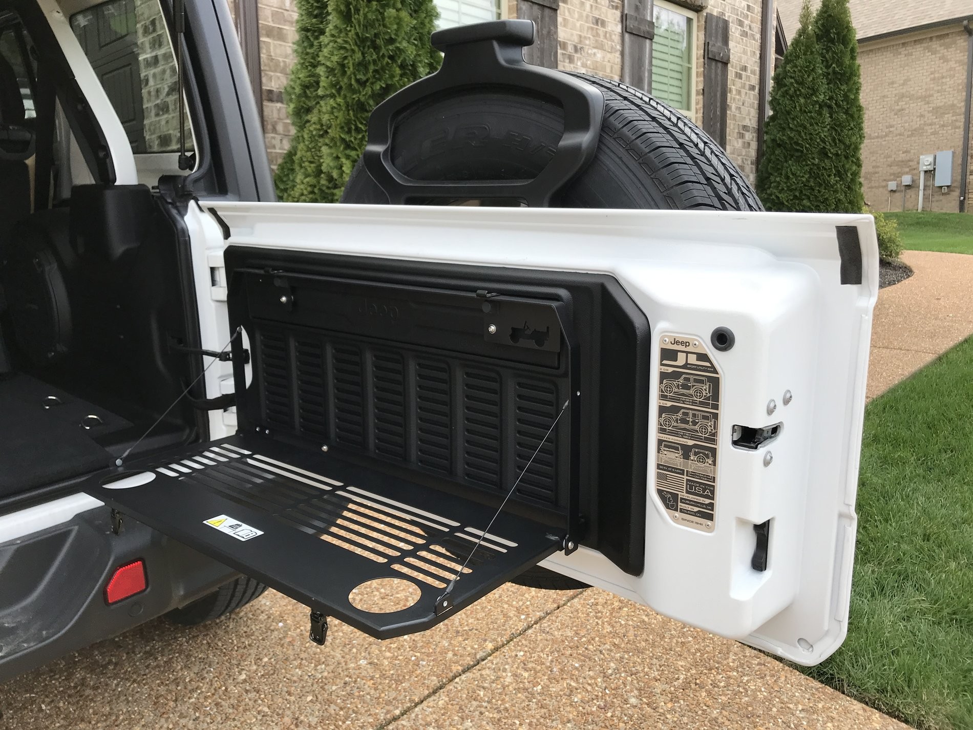 Mopar Tailgate Table for Jeep Wrangler JL 